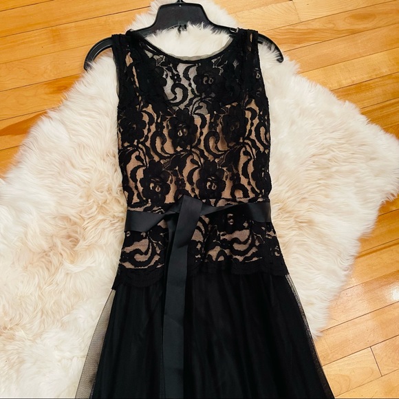 NEW Stunning Black Lace Dress - Picture 2 of 15